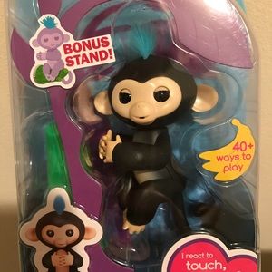 WowWee Fingerlings interactive baby monkey.